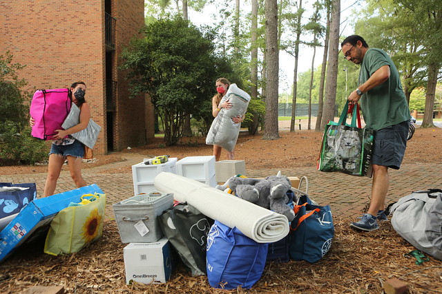 Families arrived at their residence halls' unloading zones to begin the move-in process.